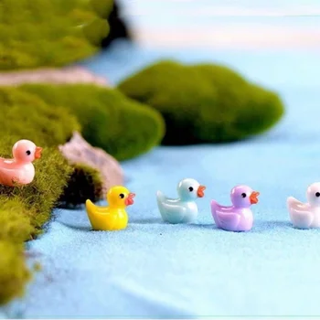 50 ADET Sevimli Mini Reçine Sarı Ördek Süs Minyatür Figürler Küçük Ördek Reçine El Sanatları Mikro Peyzaj Dollhouse Dekorasyon