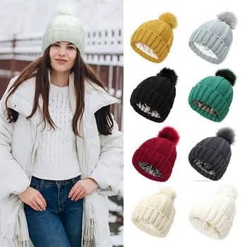 Kış Bere Şapka Kadınlar için Saten Astarlı Faux Kürk Pom Pom Şapka kadın Sıcak Kalın Örgü Kafatası Kap